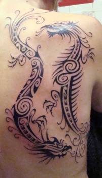 tattoo polynésien dos 2 dragons