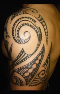 tattoo polynésien épaule