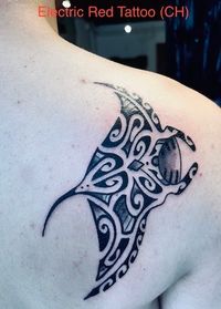 tatouage polynésien raie manta